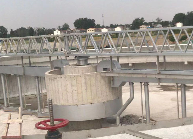 沉淀池吸泥機(jī)_中心傳動虹吸式全自動吸泥機(jī)污水處理設(shè)備